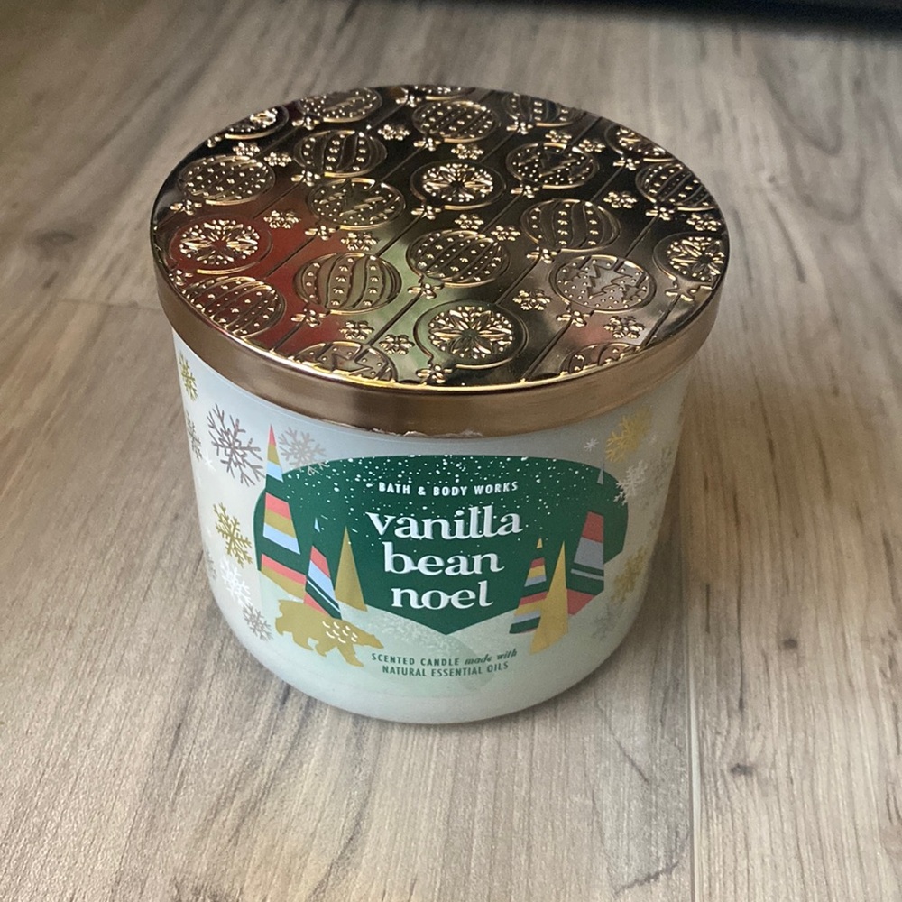 Brand new Vanilla Bean Noel Candle